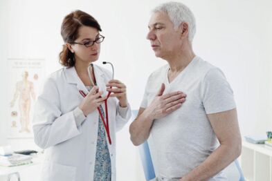 Examen d'un patient présentant des signes d'ostéochondrose de la colonne thoracique