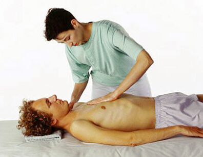 Massage pour l'ostéochondrose thoracique pour réduire la douleur et les spasmes